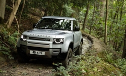 Land Rover Defender 2021 ra mắt tại Anh