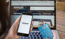 Amazon lợi dụng nhu cầu mua sắm trong mùa dịch để bán sản phẩm thiết yếu giá cao