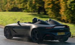 Hình ảnh thực tế đầu tiên của siêu xe Aston Martin V12 Speedster