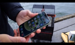 iPhone 12 vẫn sống sót sau 21 phút ở độ sâu 10m dưới nước