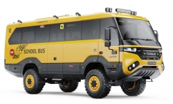 Torsus ra mắt xe buýt địa hình Praetorian School Bus, giá bán 330.000 bảng Anh