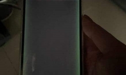 iPhone 12 series dính lỗi màn hình xanh