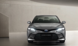 Toyota Camry Hybrid 2021 ra mắt tại châu Âu