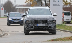 Lộ diện hình ảnh BMW X7 2022 chạy thử trên đường phố