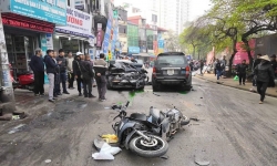 Hiện trường vụ 'xe điên' đâm hàng loạt xe máy tại Hà Nội