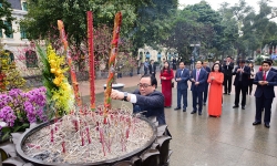 Lãnh đạo TP Hà Nội dâng hương tưởng nhớ các vị liệt tổ, liệt tông và Chủ tịch Hồ Chí Minh