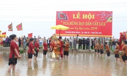 Phú Thọ: Độc đáo lễ hội Vua Hùng dạy dân cấy lúa