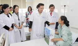 Chủ tịch Quốc hội thăm Bệnh viện Y học cổ truyền Trung ương