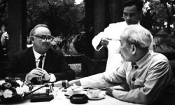 Nhà báo Wilfred Burchett và mối duyên tình với đất nước Việt Nam