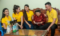 Top 3 Hoa hậu Hoàn vũ 2019 thăm Mẹ Việt Nam Anh hùng Phạm Thị Nhược