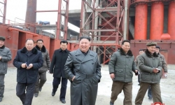 Chủ tịch Triều Tiên Kim Jong Un xuất hiện, đập tan tin đồn về sức khỏe