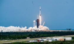 SpaceX làm nên lịch sử khi đưa phi hành gia Nasa lên vũ trụ