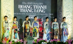 Dàn hoa hậu, người đẹp trình diễn 1.000 bộ áo dài ở Văn Miếu - Quốc Tử Giám