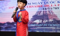 Cậu bé Sài Gòn làm “dậy sóng” tại Lễ kỷ niệm 231 năm Ngày quốc khánh Pháp