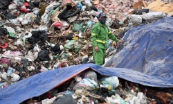 Xử lý rác thải: Phải thay thế hình thức chôn lấp