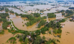Mưa lớn tiếp tục đe dọa lũ lụt trên khắp Trung Quốc