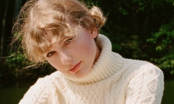 Album 'folklore' của Taylor Swift có doanh số tuần đầu 'thấp nhất' trong 10 năm qua
