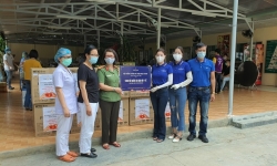 Báo Công an Nhân dân trao 7.000 bộ đồ bảo hộ y tế cho 7 bệnh viện ở Đà Nẵng