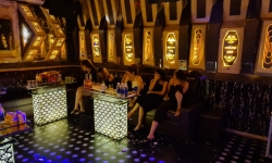 Bắt quả tang nhóm thanh niên 'mở tiệc' ma túy trong quán karaoke