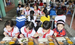 TP.HCM: Hàng chục học sinh nhập viện nghi do ngộ độc thực phẩm