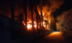 Công an điều tra vụ cháy 700m2 nhà xưởng ở Long Biên