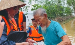 Thủy Tiên đề xuất trích quỹ cứu trợ miền Trung giúp 200 người lao động Việt