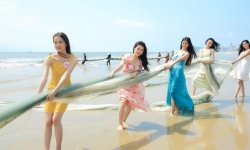 Hình ảnh thí sinh Hoa hậu Việt Nam kéo lưới bị cho là 'diễn' thiếu tự nhiên
