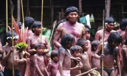 Bộ tộc sống biệt lập trong rừng sâu Amazon với những tập tục kỳ lạ, ghê rợn
