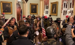 Tòa nhà Quốc hội Mỹ bị “bao vây”, người biểu tình đòi lật ngược kết quả bầu cử