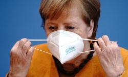 Các nước châu Âu bắt buộc khẩu trang y tế thay vì khăn che mặt tự chế