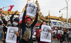Quân đội Myanmar nắm quyền lực ở thế yếu: Nguy hiểm và nhiều rủi ro