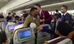 Trung Quốc: Ẩu đả trên máy bay, tiếp viên đánh phi công gãy răng