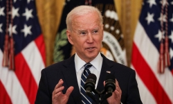 Joe Biden dọa Triều Tiên, buộc Trung Quốc tuân theo luật trong lần đầu họp báo