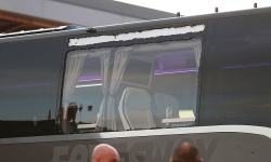 Cổ động viên Liverpool tấn công xe buýt của Real Madrid