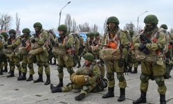 Nga rút quân đội khỏi khu vực biên giới Ukraine, quả bom chiến tranh được 'xì hơi'
