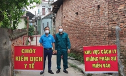 Bắc Giang: Tạm đình chỉ công tác Bí thư xã vì để người dân ra ngoài khi đang cách ly xã hội