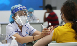 TP. HCM: 4 quận, huyện hoàn thành tiêm vaccine COVID-19 mũi một