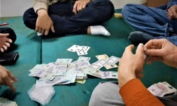 Hà Nội: Khởi tố gần 20 đối tượng tụ tập đánh bạc trong mùa dịch