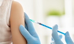 Đại học Saarland (Đức): Tiêm trộn vắc xin tạo miễn dịch tốt hơn dùng một loại