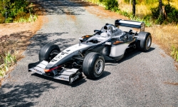 Xe đua McLaren MP4-17D được mang ra đấu giá