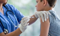 Vaccine Covid-19 của Pfizer đạt hiệu quả 93% với lứa tuổi 12-18