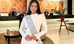 Kim Duyên rạng rỡ trong tà áo dài truyền thống tại Miss Universe