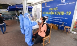 Ca nhiễm biến thể Omicron đầu tiên ở Việt Nam ra viện