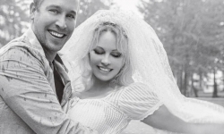 'Biểu tượng sex của Hollywood' Pamela Anderson kết thúc cuộc hôn nhân thứ 5