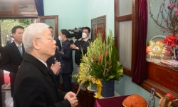 Tổng Bí thư Nguyễn Phú Trọng dâng hương, thành kính tưởng nhớ Chủ tịch Hồ Chí Minh