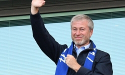 Tỷ phú Abramovich bị phong tỏa tài sản, hết cửa rao bán Chelsea