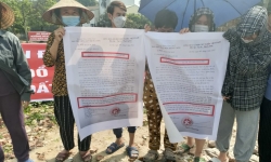 Động thái bất ngờ của quận Long Biên, tạm dừng san lấp hồ để đối thoại với người dân