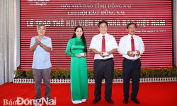 Đồng Nai trao thẻ hội viên Hội Nhà báo Việt Nam giai đoạn 2021-2026