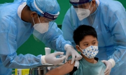 Thủ tướng chỉ đạo hoàn thành tiêm vaccine COVID-19 cho trẻ em trong Quý II năm 2022