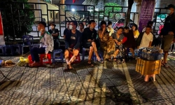 Cổ động viên ‘thức trắng đêm’ chờ mua vé xem U23 Việt Nam
